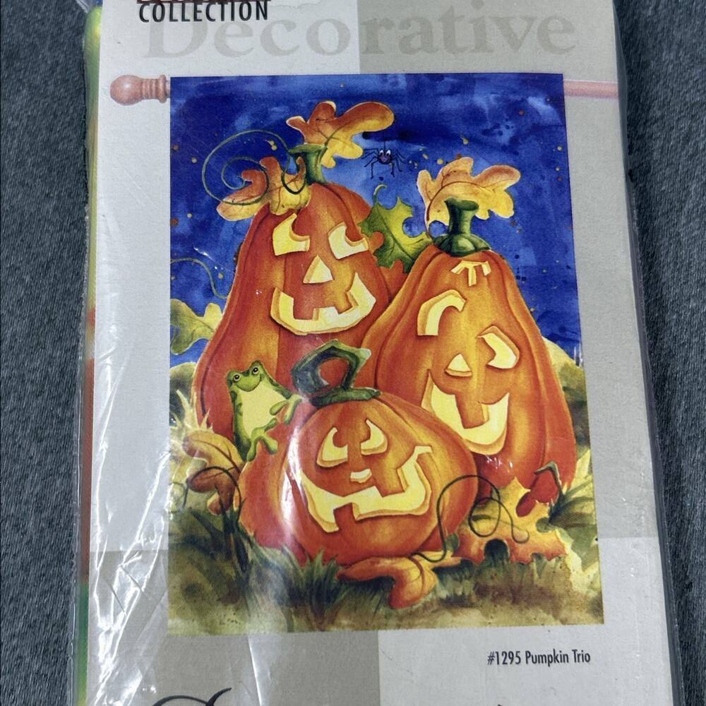NOS Decorative Halloween Flag 28x40" Pumpkin Trio Fade Resistant Autumn Decor